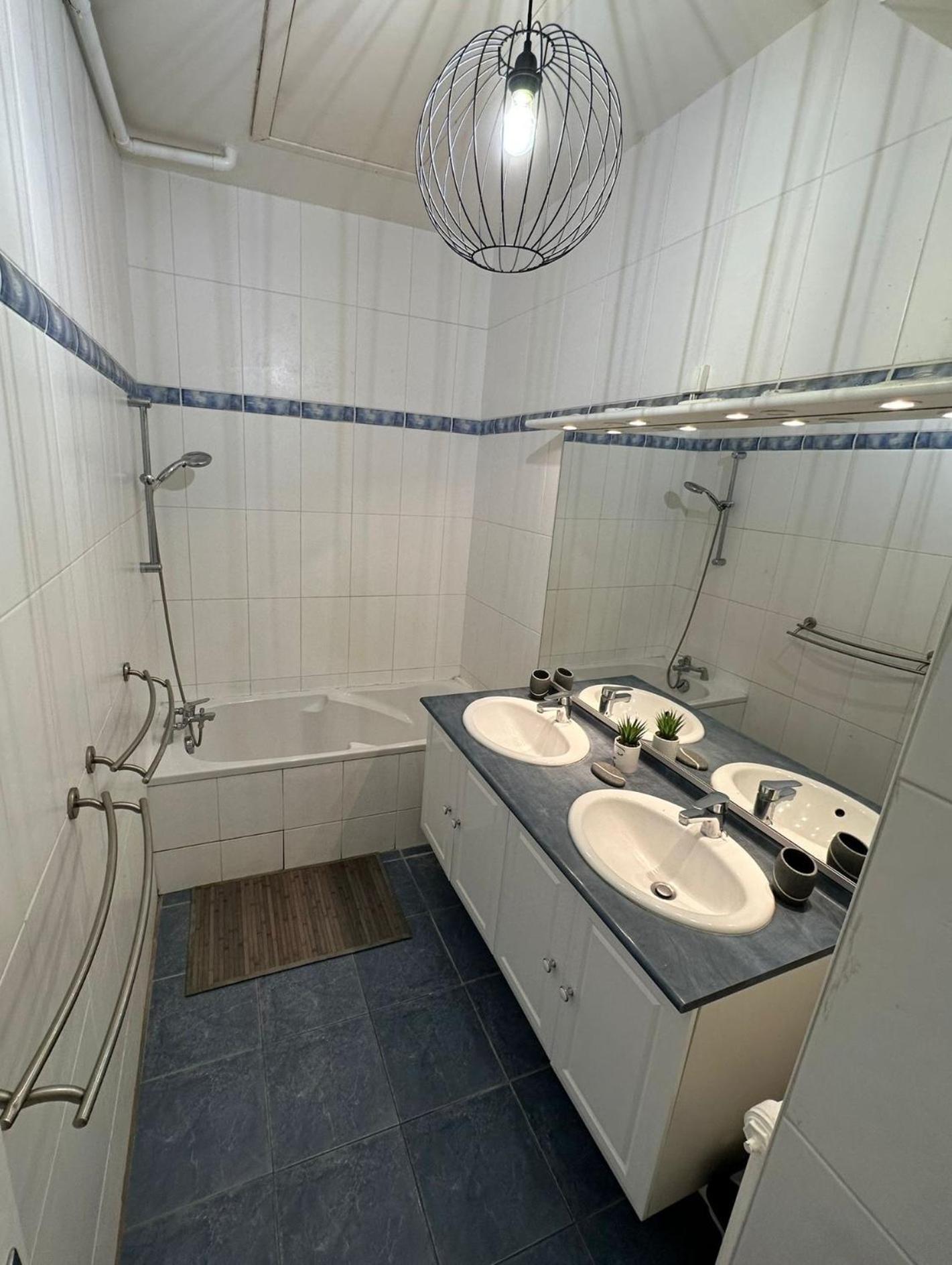 Maison De Ville Plein Centre, 3 Etoiles, A 200M De La Plage, Parking Prive, Wifi Royan Exterior photo